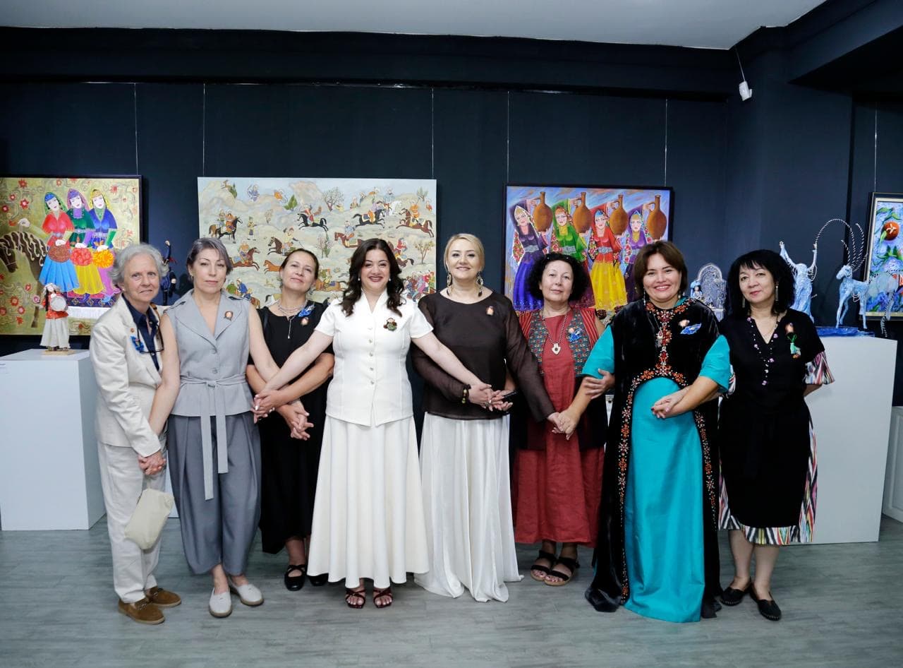 Bakıda “İpək tək səma” Kukla Biennalisinin açılışı keçirilib