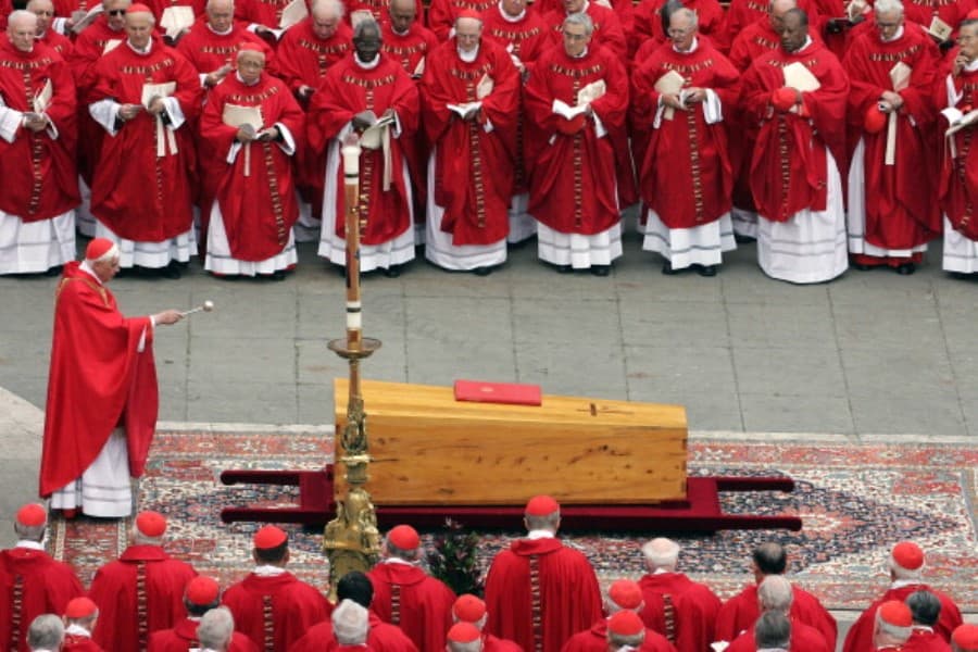 Keçmiş Papa XVI Benediktə vida mərasimi keçirildi - ÖZƏL