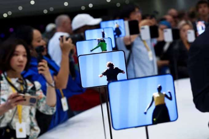Apple-ın yeni qatlanan iPhone-u: İlk təəssüratlar