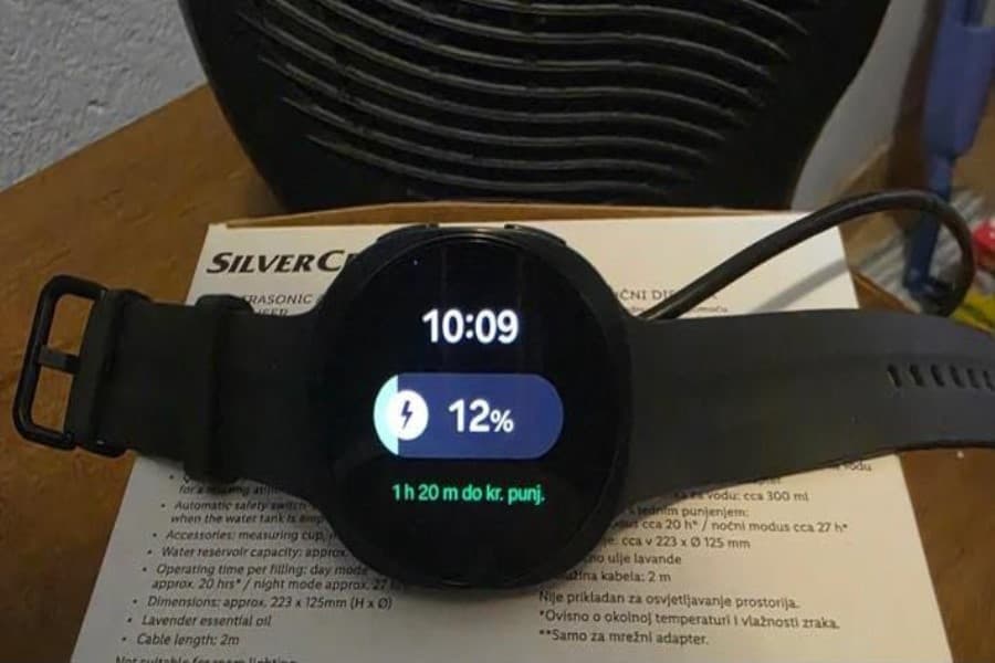 Galaxy Watch 9-da şarj problemi: İstifadəçilər buz və ventilyatorla həll axtarır