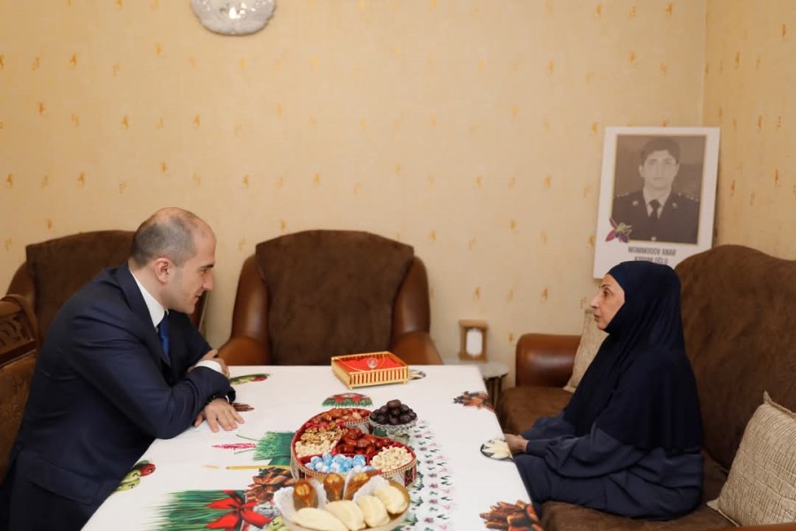 Nazirliyin Aparatının rəhbəri Fuad Musayev şəhid Anar Məmmədovun ailəsini ziyarət edib