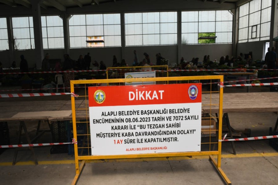 Müştəri ilə kobudluq etdi, piştaxtası 1 aylıq bağlandı
