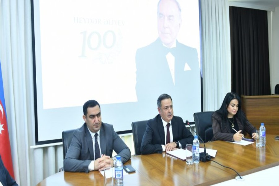 Yasamal Rayon Məhkəməsində Heydər Əliyevin 100 illiyinə həsr olunan dəyirmi masa keçirilib