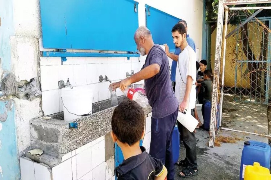 Çirkli su belə qara bazardır... Qəzza ölür