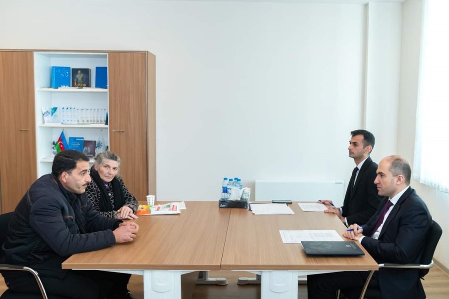 Nazirliyin Aparatının rəhbəri Fuad Musayev Ağdaş rayonunda vətəndaşları qəbul edib