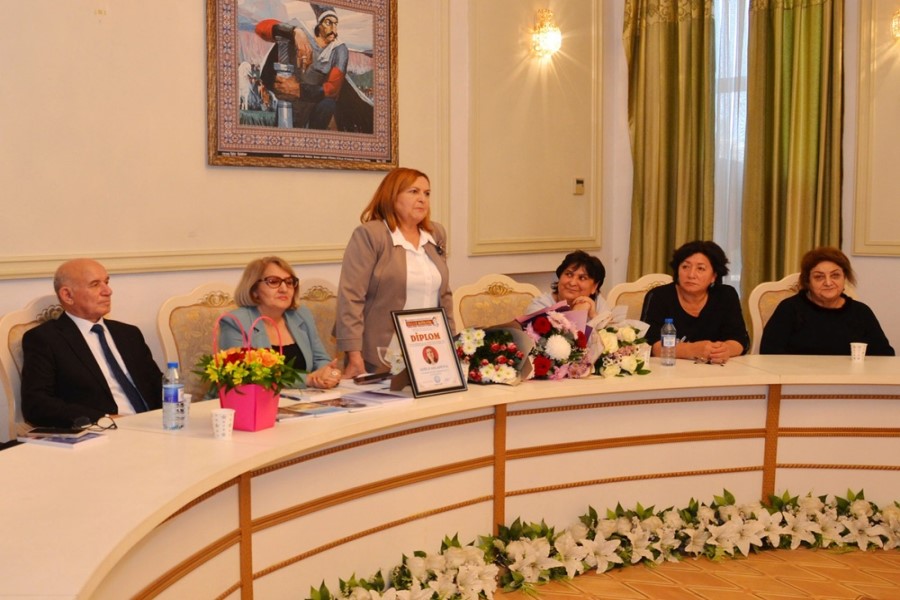 Adilə Aslanovanın “Üşüyən şeirlər” kitabının təqdimatı və 65 illik yubileyi keçirildi - FOTOLAR