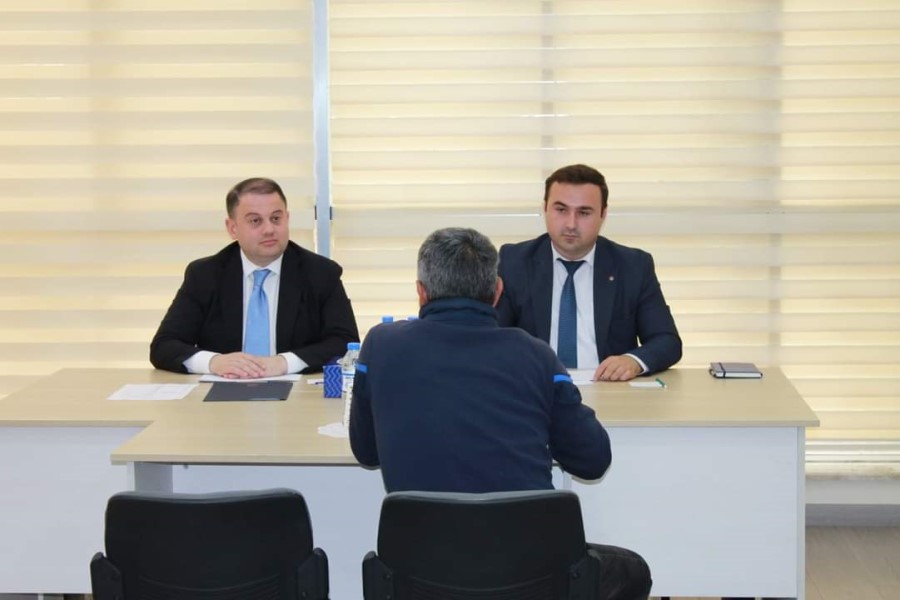 Nazirliyin Aparat rəhbərinin müavini Cavid Əbdul-Qədirov Naftalan rayonunda vətəndaşları qəbul edib