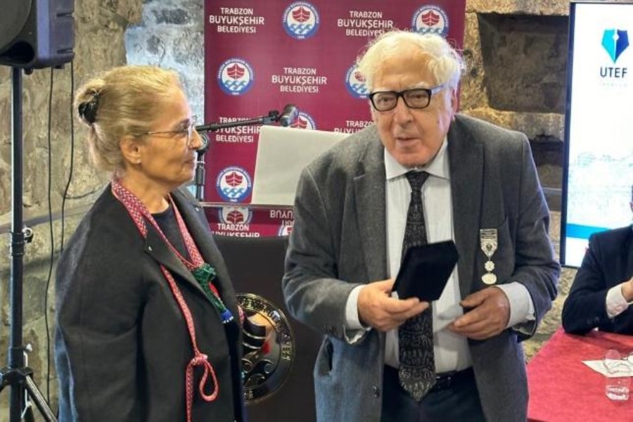 Xalq Yazıçısı Anara “Yaşayan Ədəbi Dəyərlər” medalı təqdim edildi - FOTOLAR