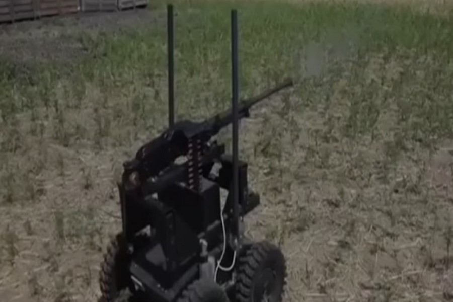Rus könüllüləri robot pulemyotlardan istifadə ediblər - VİDEO