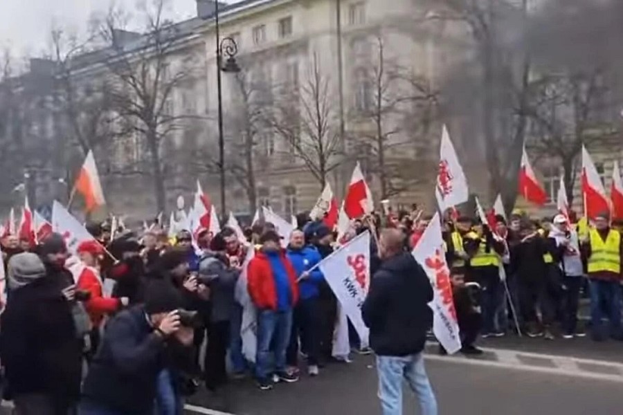Varşavada fermerlərlə polislər arasında toqquşma olub
