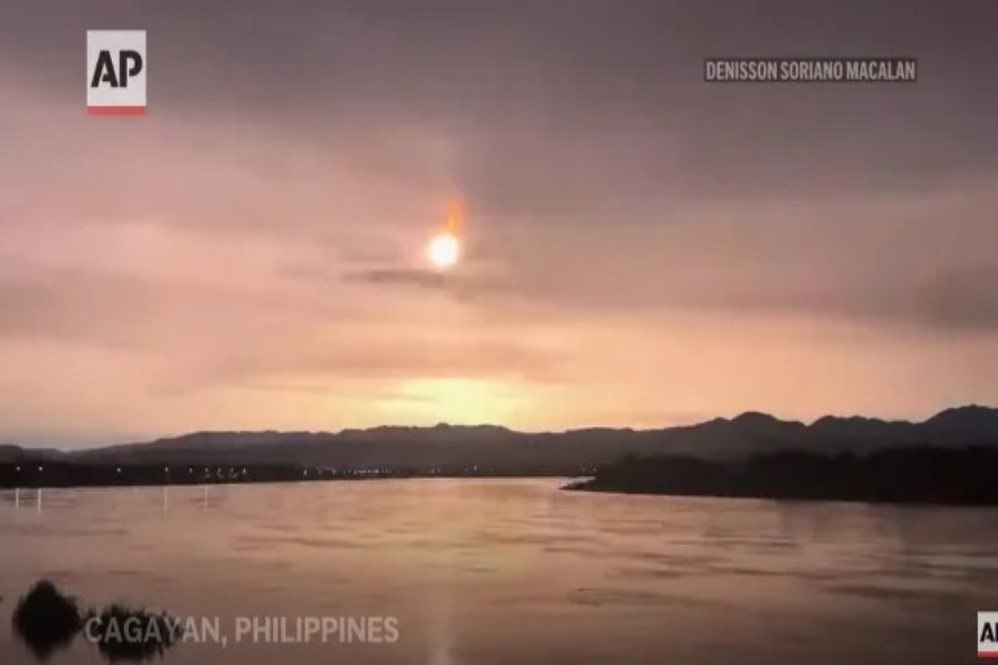 Filippin səmasında asteroid partladı - VİDEO