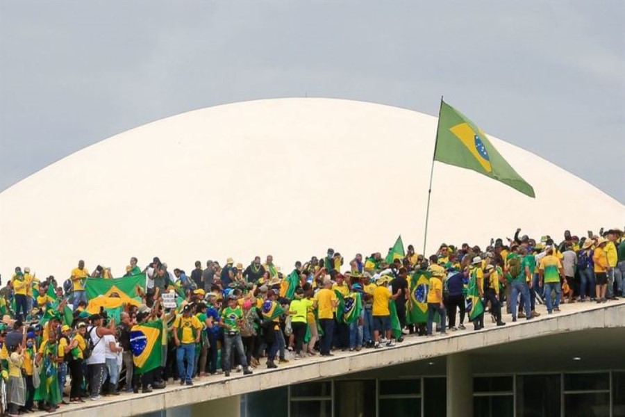 Bolsonaro tərəfdarları Braziliyada Milli Konqresə basqın ediblər - ÖZƏL