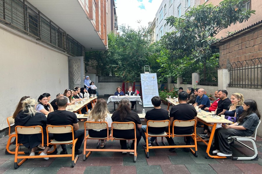 İstanbulda təhsildən kənarda qalan azərbaycanlı uşaqlarla bağlı maarifləndirici seminarlar keçirilib - FOTOLAR