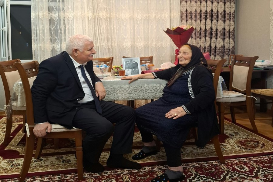 "Anaları gözü yolda qoymayın, analar çiçək açanda dünya da gözəlləşir" - Umud Mirzəyev / FOTOLAR