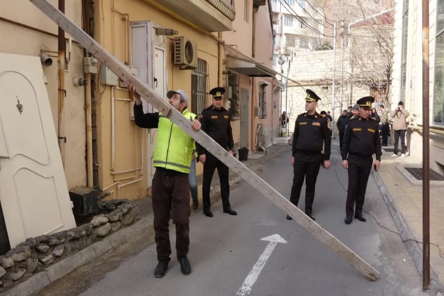 FHN-in Dövlət Yanğın Nəzarəti Xidməti xüsusi təyinatlı texnikaların hərəkətinə süni maneə törədən faktların aşkar edilib aradan qaldırılması üçün reydləri davam etdirir