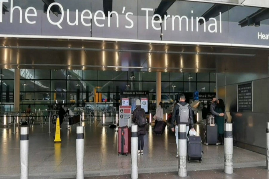 Böyük Britaniyada bütün uçuşlar dayandırıldı