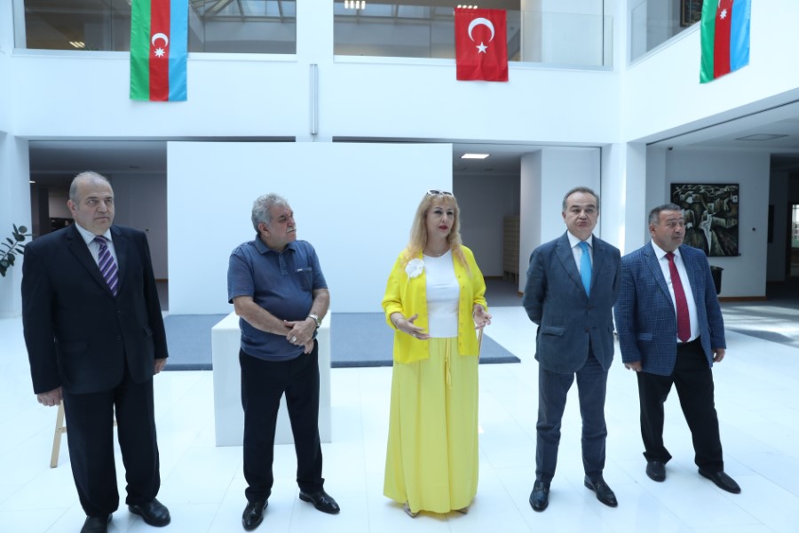 “Qalib Azərbaycan” mövzusunda rəsm sərgisi keçirilib