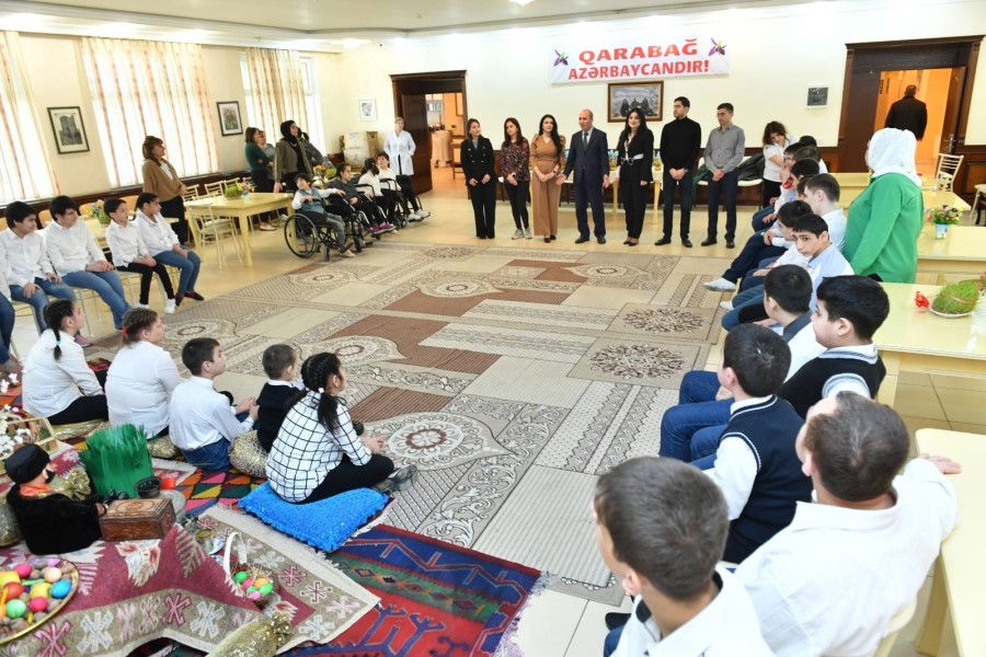 Ədliyyə işçiləri uşaqları sevindiriblər - FOTO