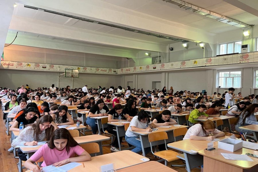 BSU-da 2022/2023-cü tədris ilinin yaz semestrinin imtahan sessiyası davam edir