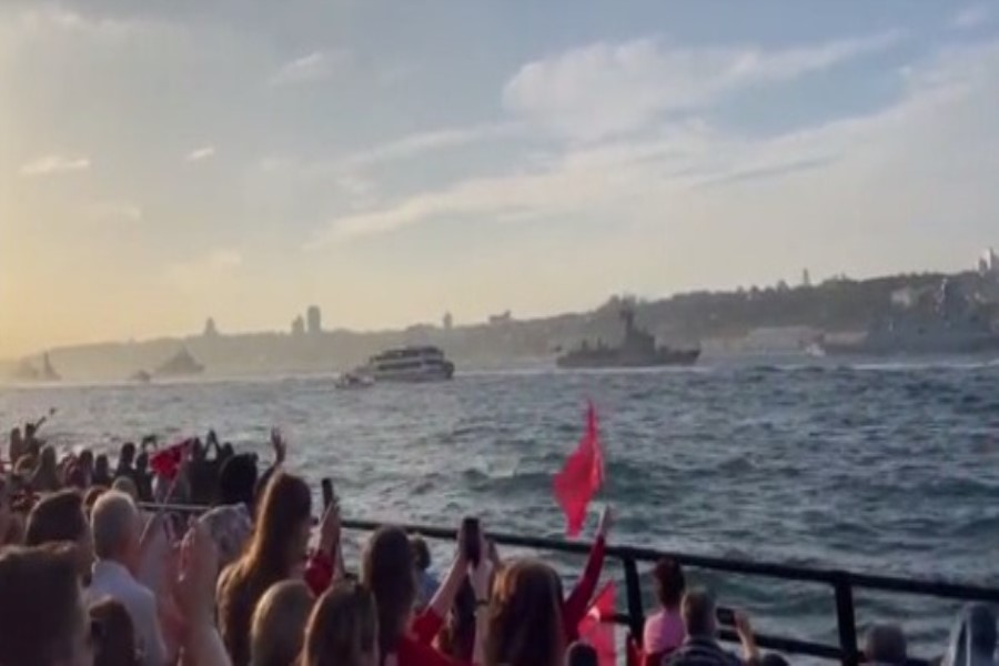 Türkiyədə kütləvi hərbi dəniz və hava paradı keçirilib - VİDEO