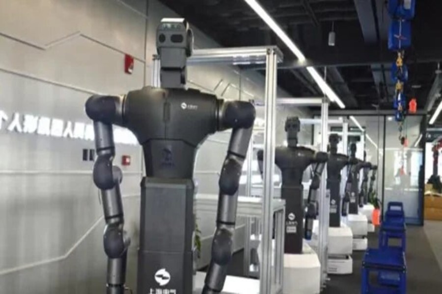 İnsanabənzər robotların hazırlanması üçün ilk baza açılıb