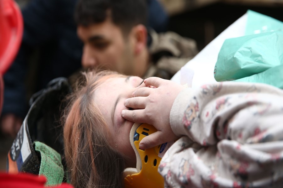 UNICEF: Minlərlə uşaq zəlzələdə ölmüş ola bilər - ÖZƏL