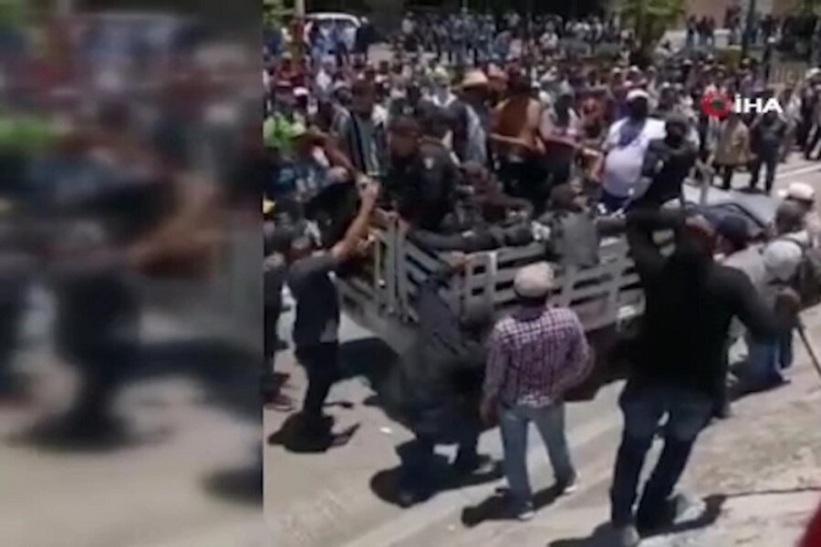 Meksikada etirazçılar 13 polisi girov götürüblər- VİDEO