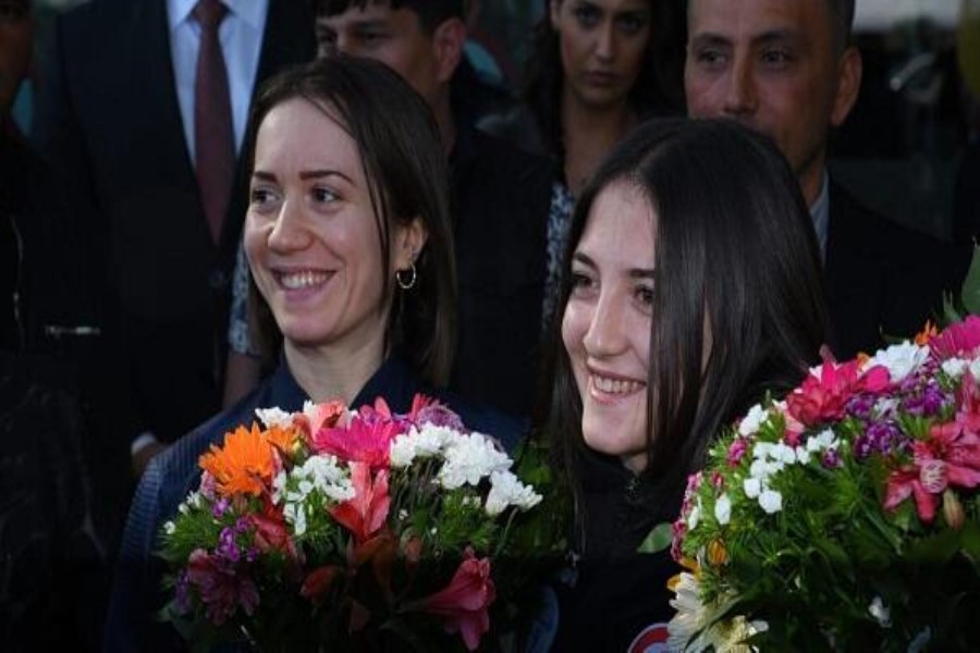 İrəvanda zəfər qazanmış türk idmançıların Bakıda rəqsi - Video