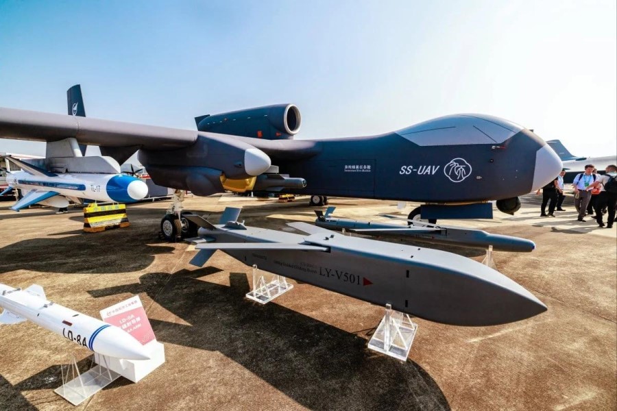 Çin ilk dəfə olaraq nəhəng "dron daşıyıcısı" buraxıb