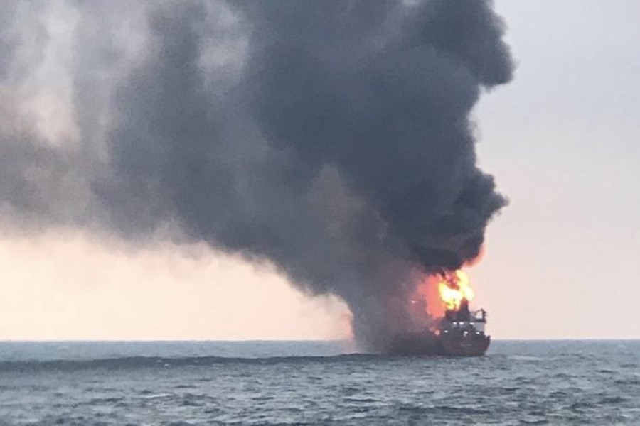 Qırmızı dənizdə kimyəvi tankerə raket düşdü