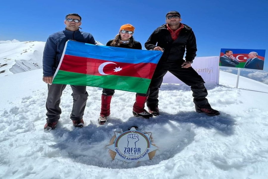 FHN-in əməkdaşları "Zəfər" zirvəsinə yürüş ediblər
