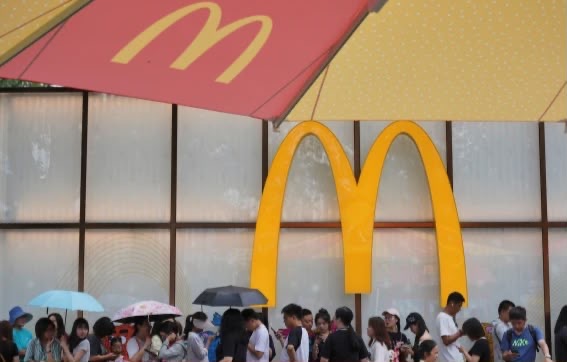 McDonald’s restoranlarını yeniləmək üçün 8,5 milyard dollar yatırır