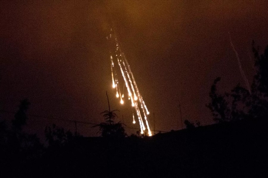 İsrail Livanda əhalinin sıx məskunlaşdığı ərazilərdə qadağan olunmuş ağ fosfor bombalarından istifadə edir