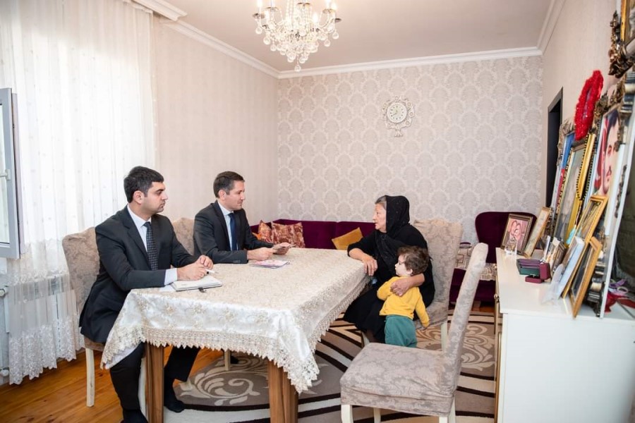 Nazir müavini Anar Kərimov şəhid Nurlan Mustafayevin ailəsini ziyarət edib
