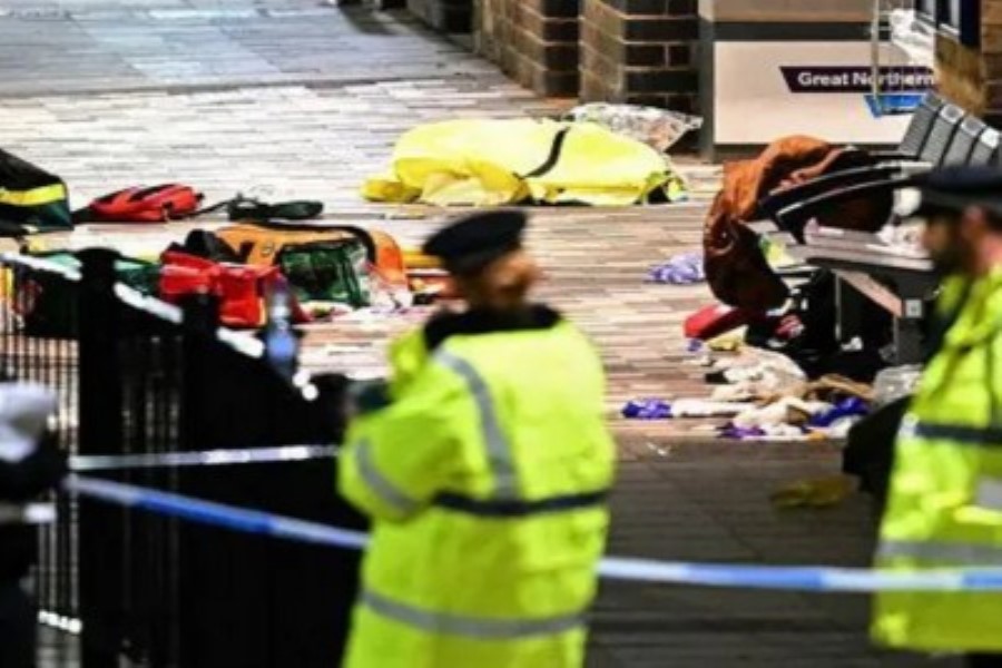Britaniya qatarına bıçaqla hücum edəni daha 7 ittiham gözləyir