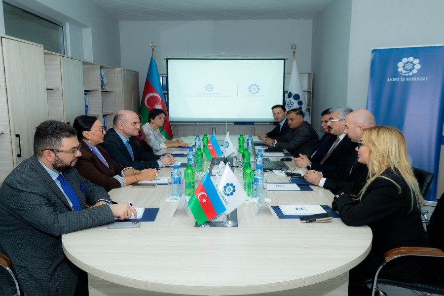 Əmək və Əhalinin Sosial Müdafiəsi Nazirliyinin tabeliyindəki DOST İş Mərkəzində Nazirlik yanında İctimai şura ilə görüş olub - FOTOLAR