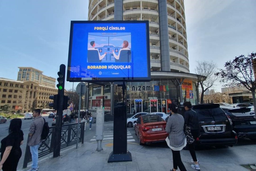 “Əmək münasibətlərində gender bərabərliyi” mövzusunda posterlər Bakı şəhərinin müxtəlif məkanlarında nümayiş olunur