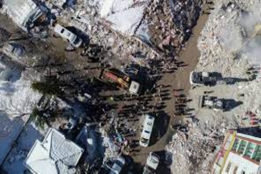 "Dünyanın ilk işıqlandırılan küçəsi" kimi tanınan Qurtuluş küçəsi zəlzələdə ciddi ziyan görüb - ÖZƏL