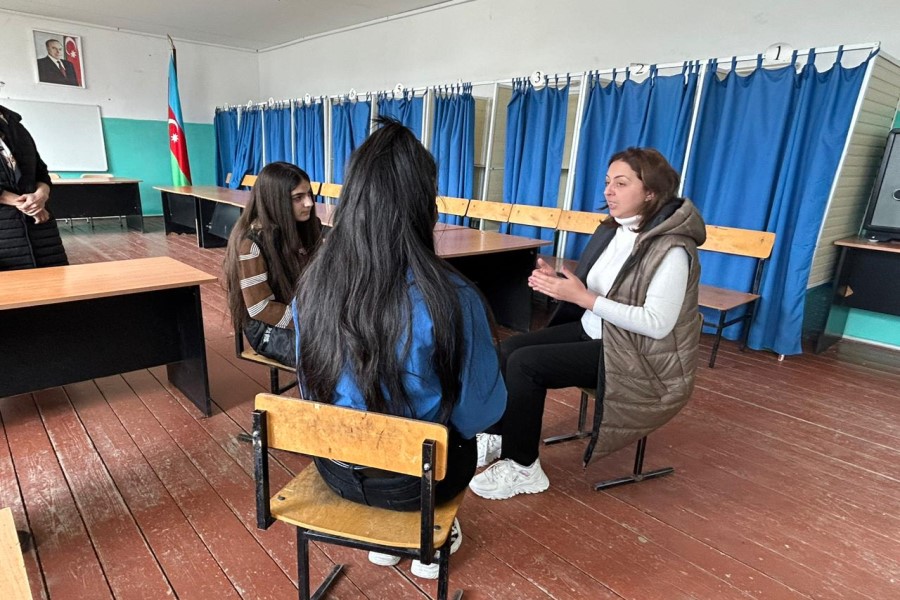 Bənövşələr 2 saylı məktəbində “Erkən nigah və onun fəsadları” mövzusunda tədbir keçirildi