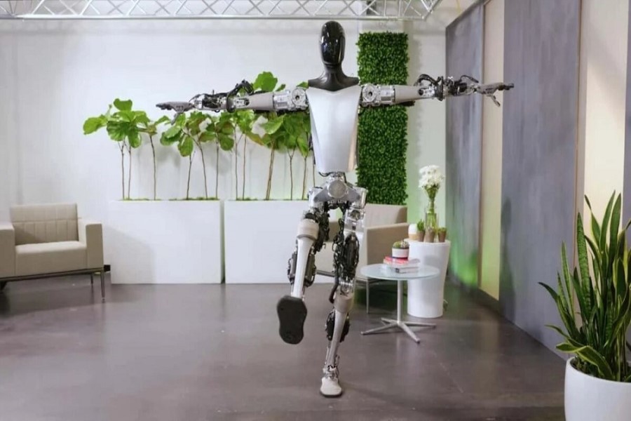 Musk insanabənzər robotların nəyə qadir olduğunu göstərdi - VİDEO