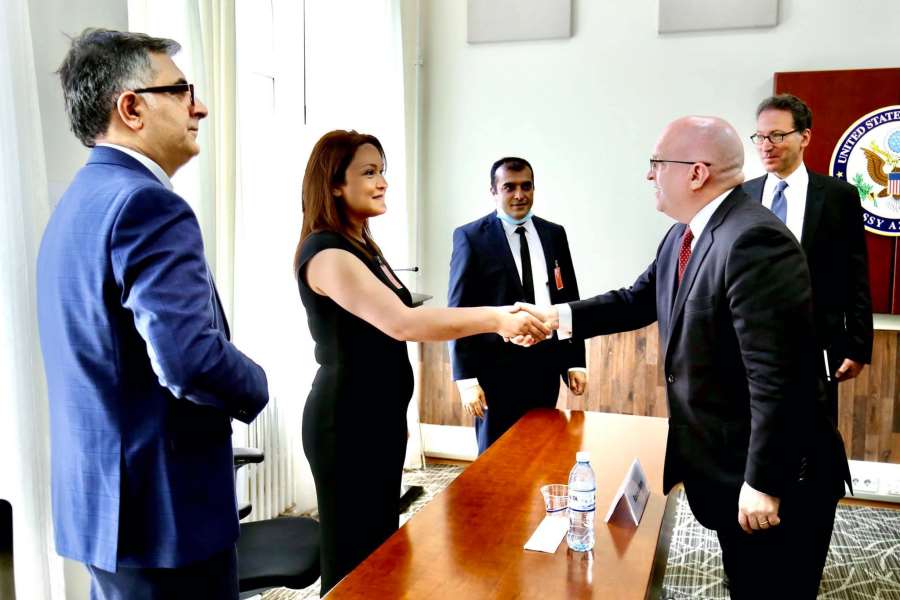 ABŞ Dövlət katibinin köməkçisi Filip Reeker bəzi vətəndaş cəmiyyəti nümayəndələri ilə görüşüb