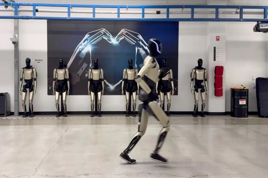 Mask insanabənzər robotu Optimusun son 2,5 il ərzində öyrəndiklərini göstərdi - VİDEO
