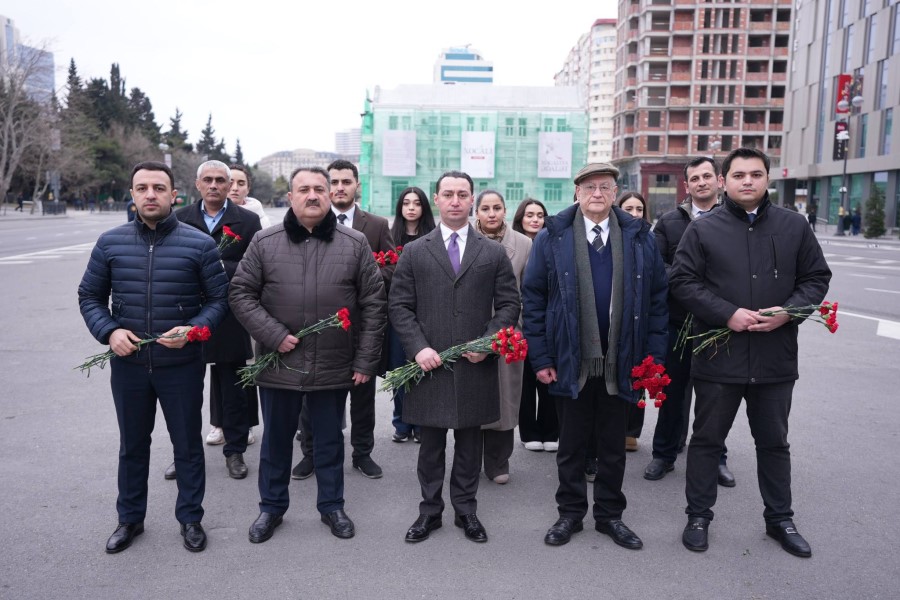 QHT Agentliyinin kollektivi Xocalı soyqırımı abidəsini ziyarət edib