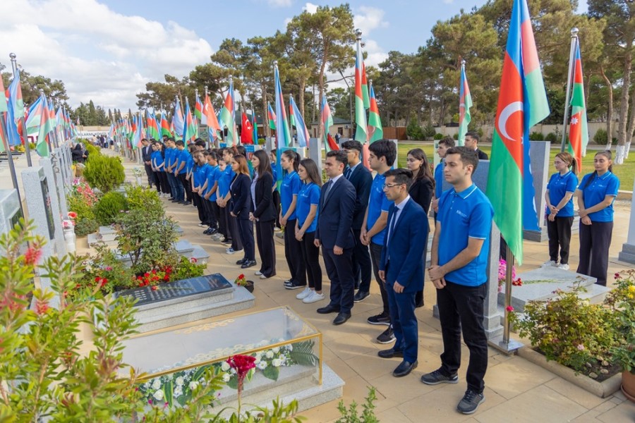 QHT 27 Sentyabr - Anım Günü münasibətilə Şəhidlər Xiyabanını ziyarət etdi - FOTOLAR