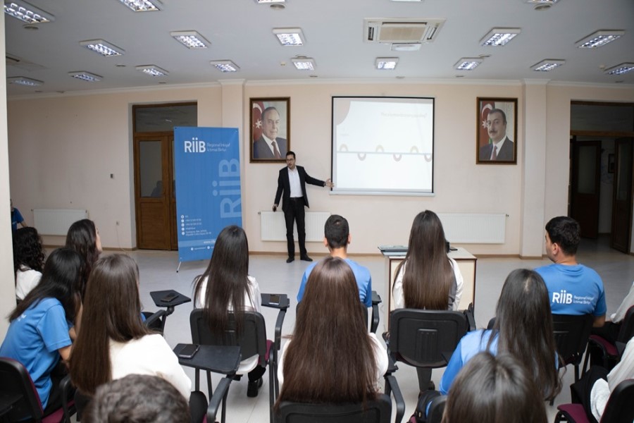 “Komanda işi və liderlik bacarıqları” mövzusunda keçirilən silsilə təlimlər başa çatıb - FOTOLAR