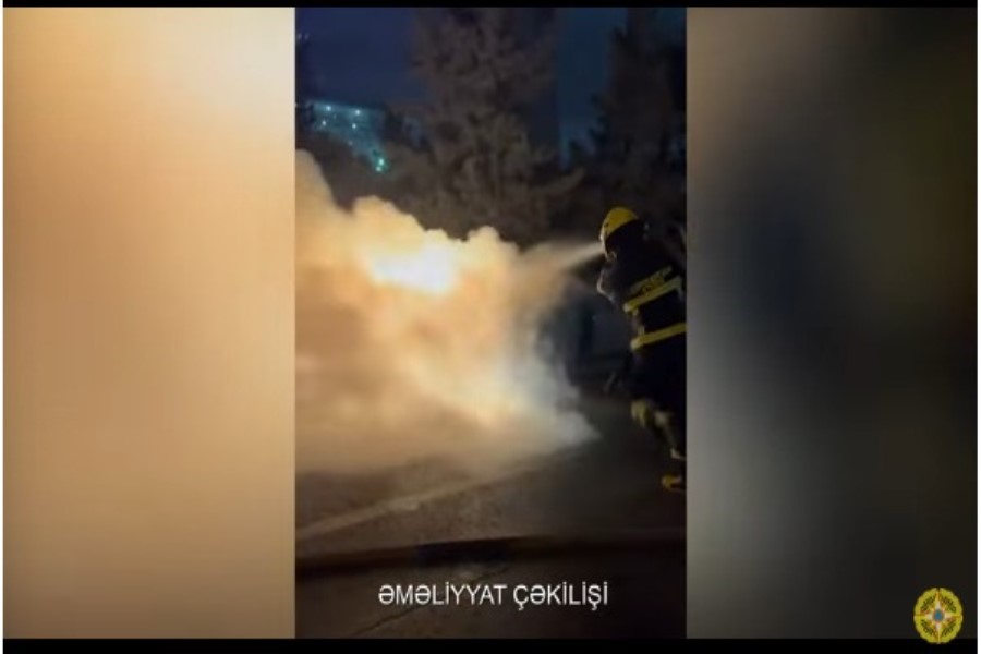 FHN Nizamidə avtomobildə baş verən yanğına operativ müdaxilə edib - VİDEO
