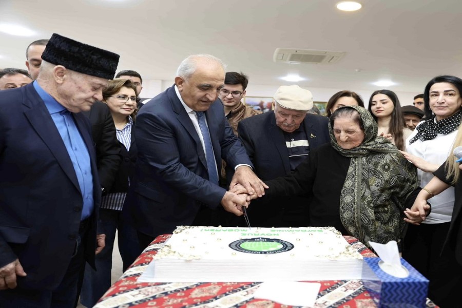 UNEC kollektivi Ahıl Şəxslər üçün Sosial Xidmət Müəssisəsinin sakinləri ilə görüşüb - FOTOLAR