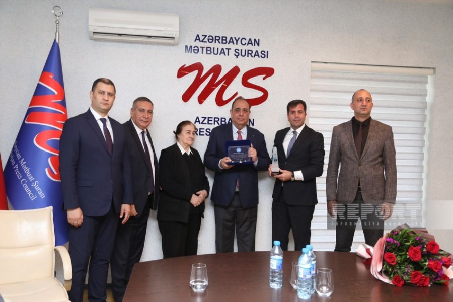 Vilayət Quliyevə Şirməmməd Hüseynov mükafatı təqdim olunub