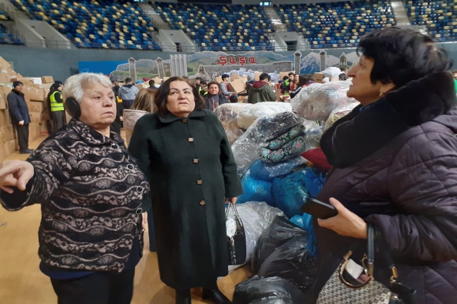 QHT Koalisiyası zəlzələdən zərər çəkənlərə yataq dəstləri və isti geyimlər göndərdi - FOTO