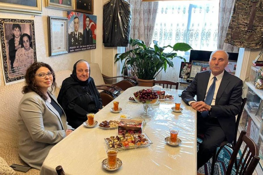Milli Məclisin deputatı Səbinə Salmanova Polad Həşimovun ailəsini ziyarət edib - FOTOLAR